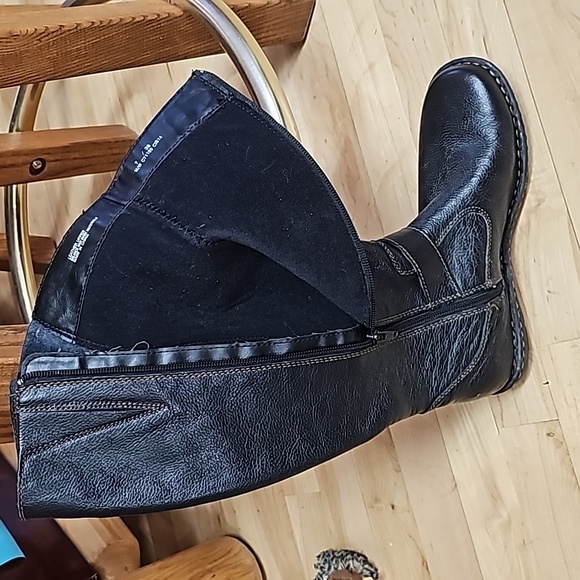 Barely worn pair of b.o.c boots! These are clean and classic. Size 7 - Picture 9 of 9